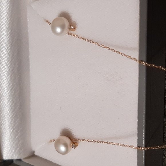 Pearl Necklace and Earrings - Picture 4 of 7